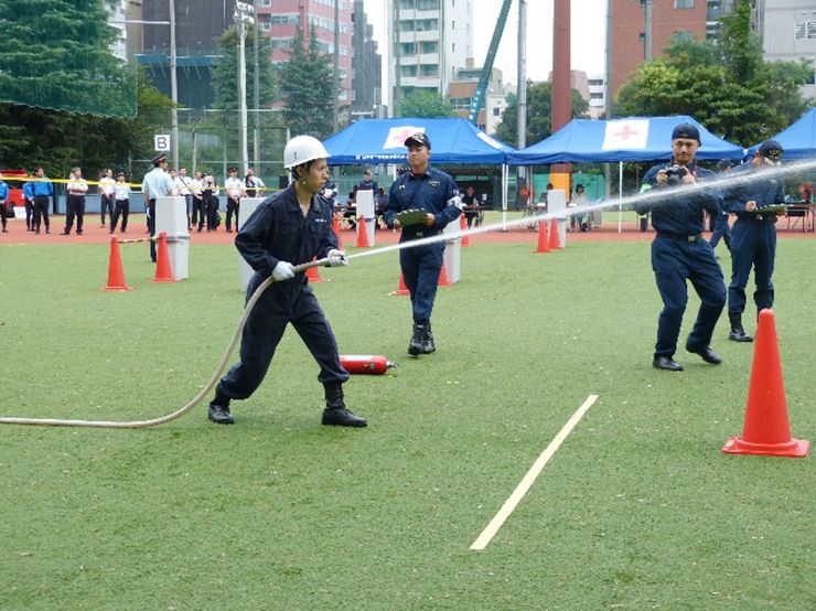 本学職員が「令和7年度 自衛消防訓練審査会」に参加し、2人操法の部で準優勝しました。