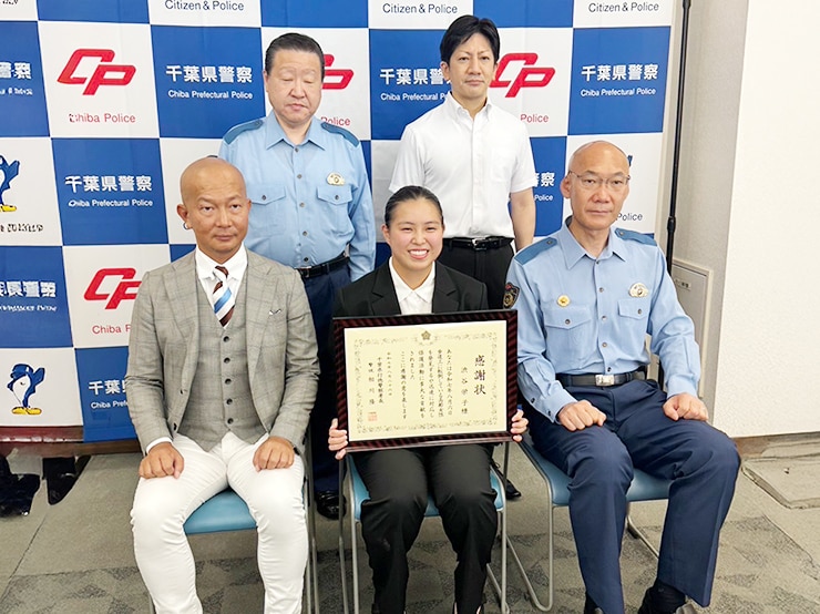 柔道整復学科の卒業生が千葉県行徳警察署から感謝状を贈呈されました。