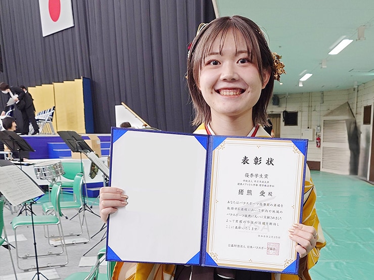 健康メディカル学部 理学療法学科の学生が中級パラスポーツ指導員として24名が認定、1名が優秀学生として表彰されました。