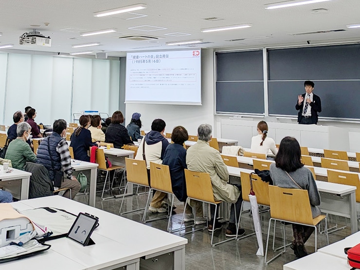 11月9日（日）薬学部・中野区薬剤師会共催 中野区後援の第12回区民講座を開催しました。