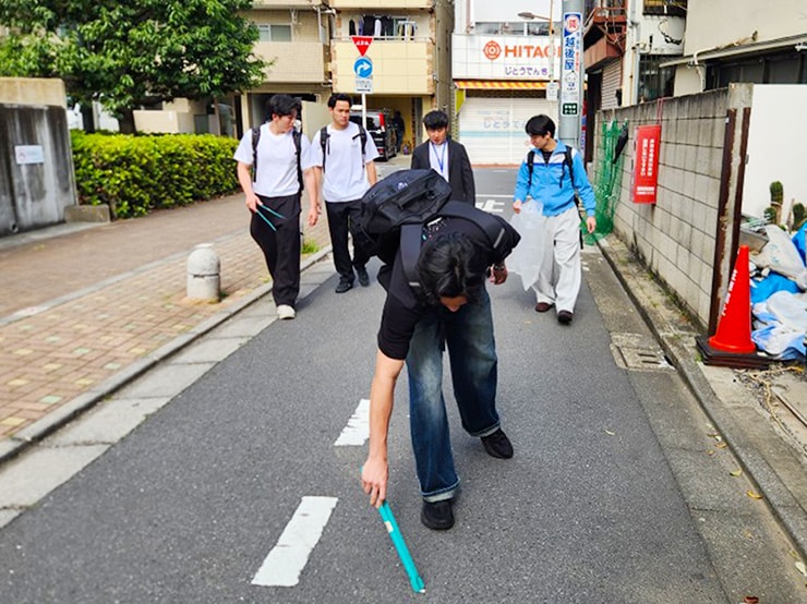 健康メディカル学部 医療科学科 スポーツサイエンスコースの1年生が清掃活動を実施しました。
