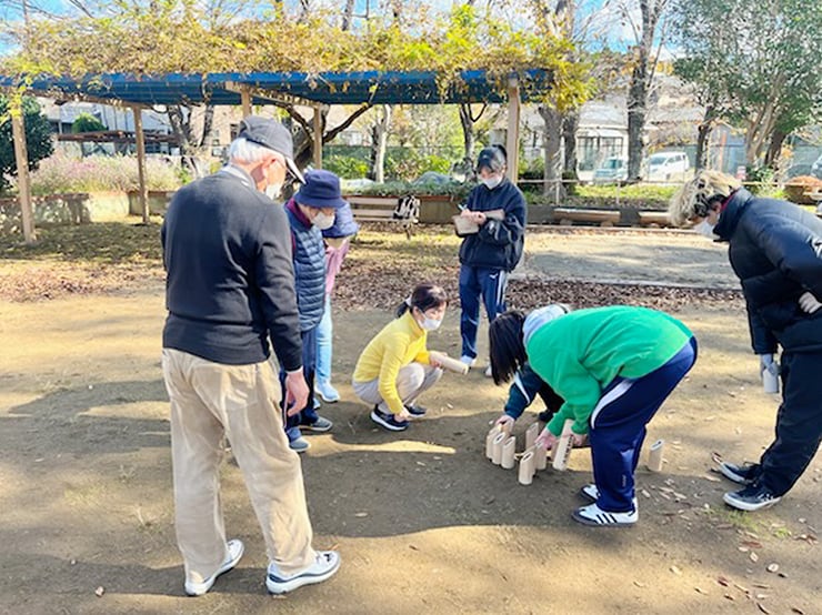 健康医療スポーツ学部 リハビリテーション学科 作業療法コースの1年生が地域の方々を対象に「秋のモルック体験会」を実施しました。