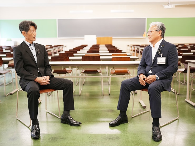 健康医療スポーツ学部 医療スポーツ学科の教員が広報いちはら（10月号）の特集で小出市原市長と対談しました。