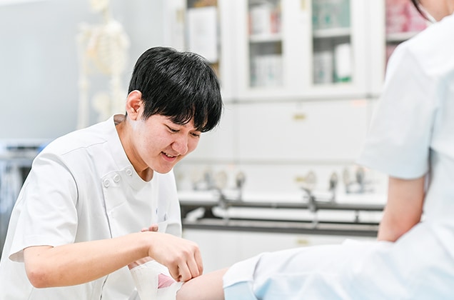 国家試験の圧倒的な合格率と充実した環境が決め手です。